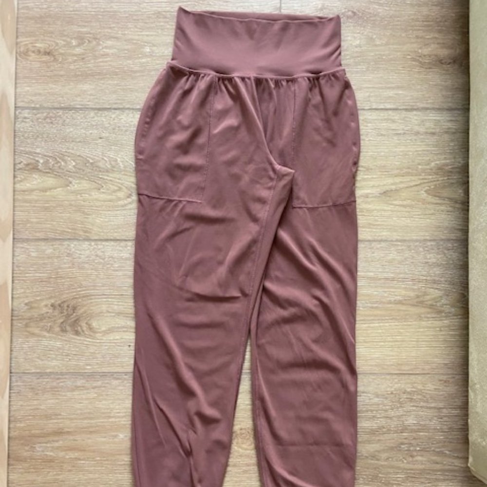 Athleta Salutation jogger